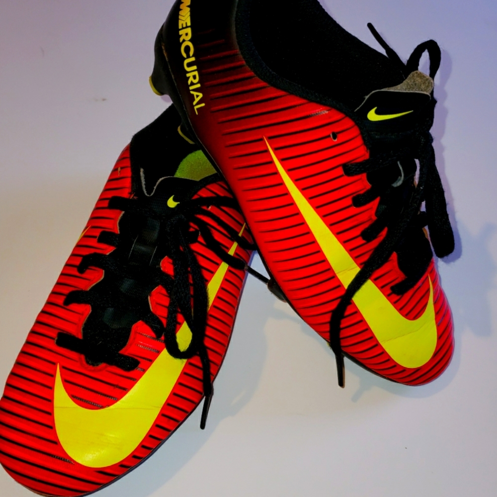 NIKE ✔ Soccer ⚽️ Cleats.